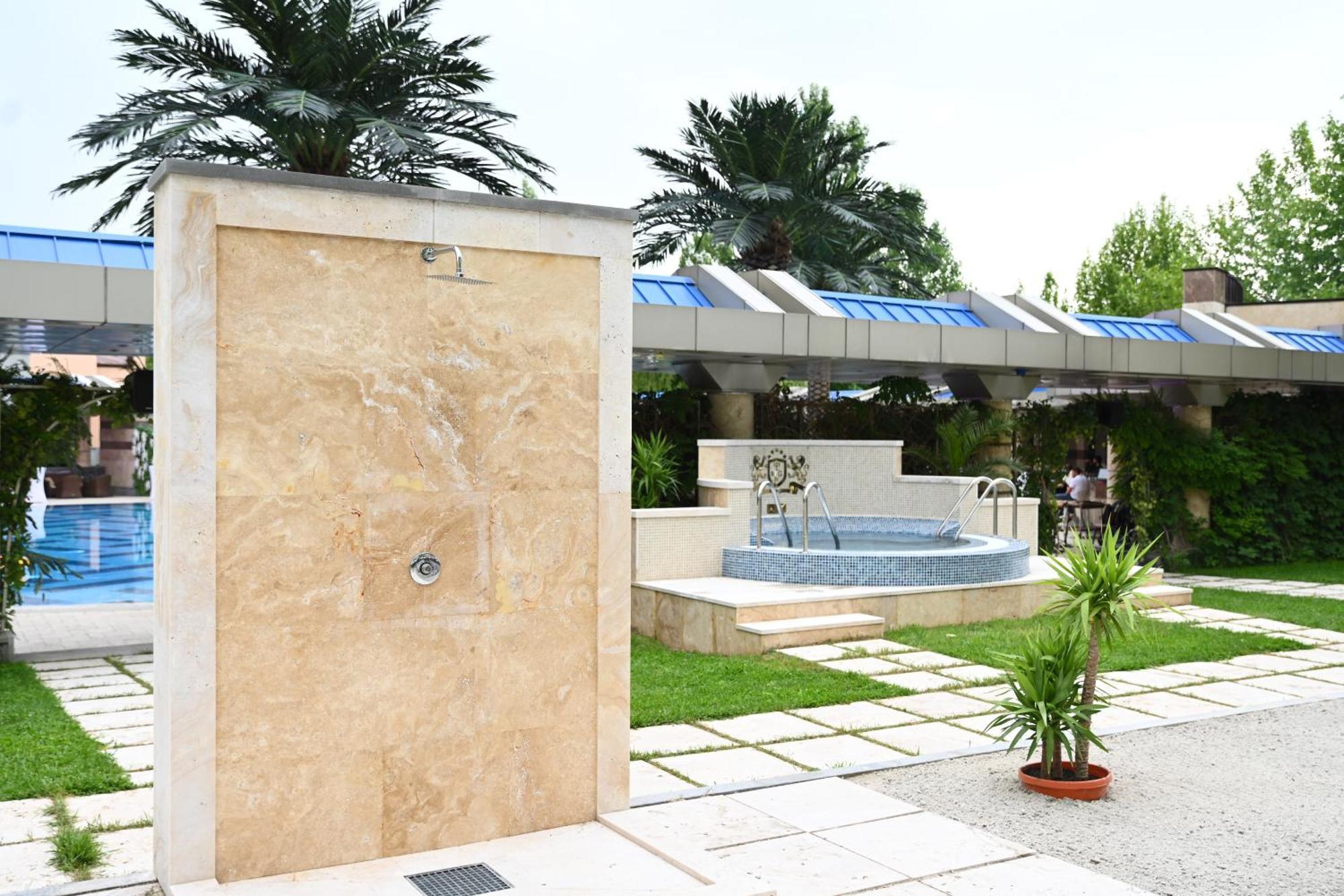 Multi Grand Pharaon Hotel Ptghni Exterior foto