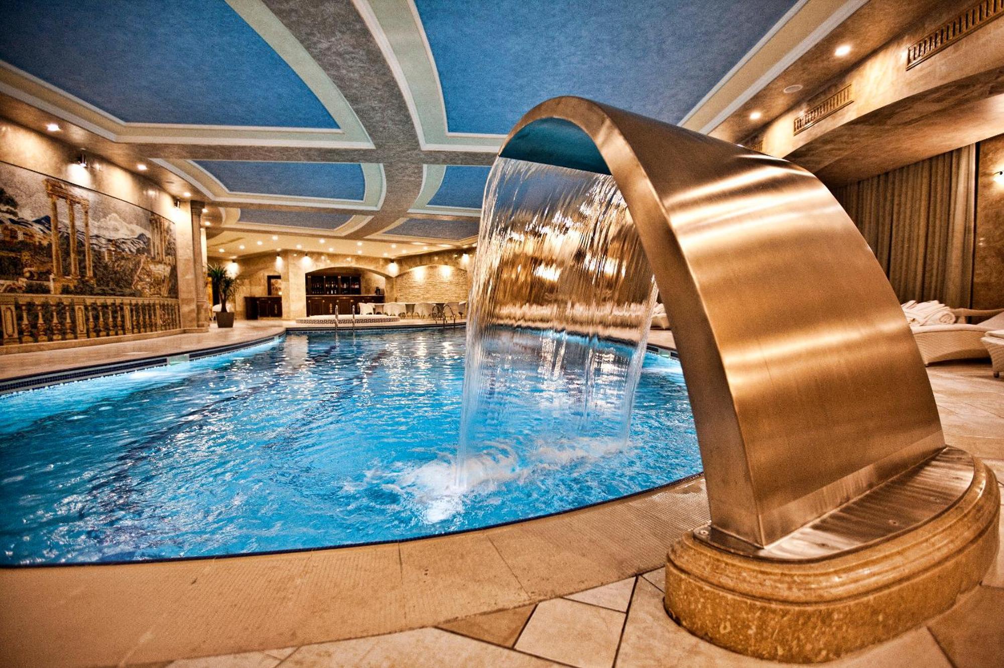 Multi Grand Pharaon Hotel Ptghni Exterior foto